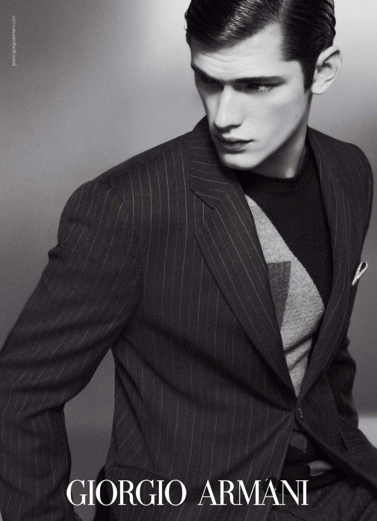 Sean Opry(肖恩·奥普瑞) 1989年7月5日出生于美国佐治亚州Kennesaw ，是T台传奇的当红男模。 身高186cm。17岁出道，肖恩·奥普瑞 (Sean Opry) 刚出道即光速爆红，现在是 CK 的最新代言人。2014年出演Taylor Swift新曲Blank Space MV男主角。