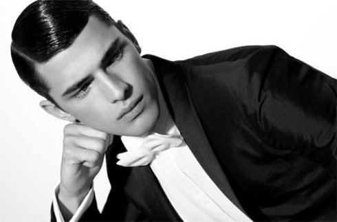 Sean Opry(肖恩·奥普瑞) 1989年7月5日出生于美国佐治亚州Kennesaw ，是T台传奇的当红男模。 身高186cm。17岁出道，肖恩·奥普瑞 (Sean Opry) 刚出道即光速爆红，现在是 CK 的最新代言人。2014年出演Taylor Swift新曲Blank Space MV男主角。