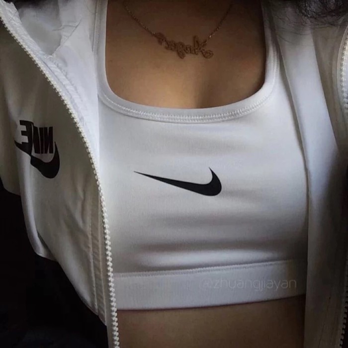 NIKE