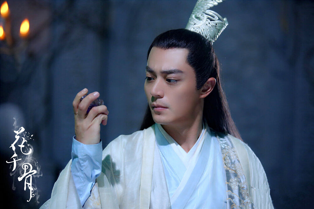 《花千骨》剧照 赵丽颖饰 小骨 骨头娘亲 小不点 萌萌哒 仙仙哒 长留