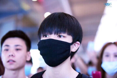 #王俊凯# #TFBOYS王俊凯# 图cr：logo