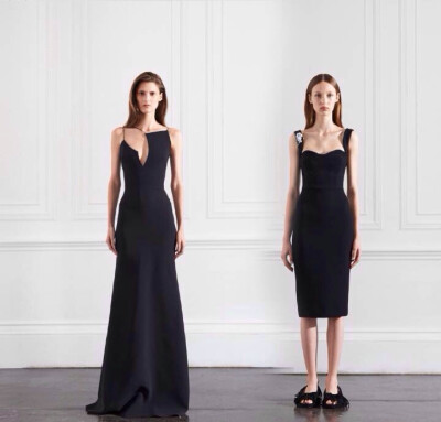 Victoria Beckham Resort 2016. 不再执着于细跟恨天高,看上去放松自在的线条与平底鞋相得益彰,核心仍是优雅的女人味,来自Victoria Beckham 2016早春系列.