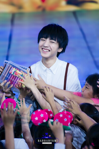 #王俊凯# #TFBOYS王俊凯# #TFBOYS# 150528六一晚会 cr：王俊凯的坝坝筵应援队