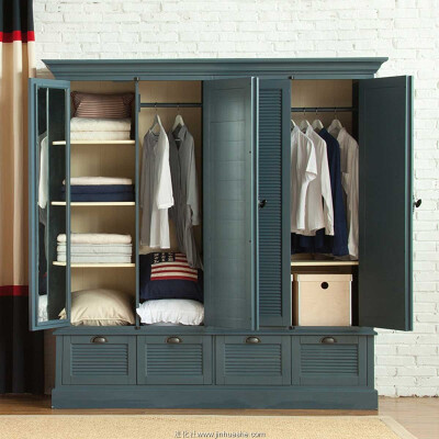 合理布局的全实木衣柜，典型的美式风格。。。