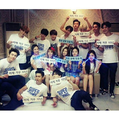 #RedVelvet0801出道一周年# 150713 【yesung1106】艺声前辈更新INS SuperJunior &amp;amp; RedVelvet  #SuperJunior #supershow #RedVelvet #Devil