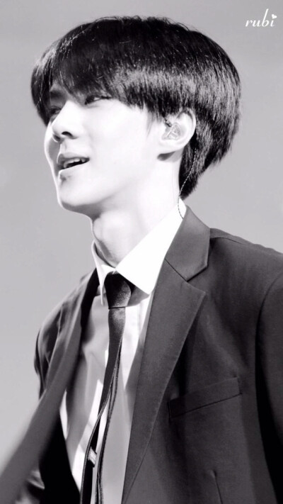 The EXO LuXion 吴世勋 oohsehun