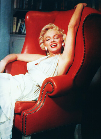 玛丽莲·梦露（Marilyn Monroe），1926年6月1日出生在加利福尼亚州洛杉矶市，美国女演员。 。1962年8月5日，梦露在洛杉矶布莱登木寓所的卧室内被发现已经去世，终年36岁。 1999年，她被美国电影学会选为百年来最伟大…