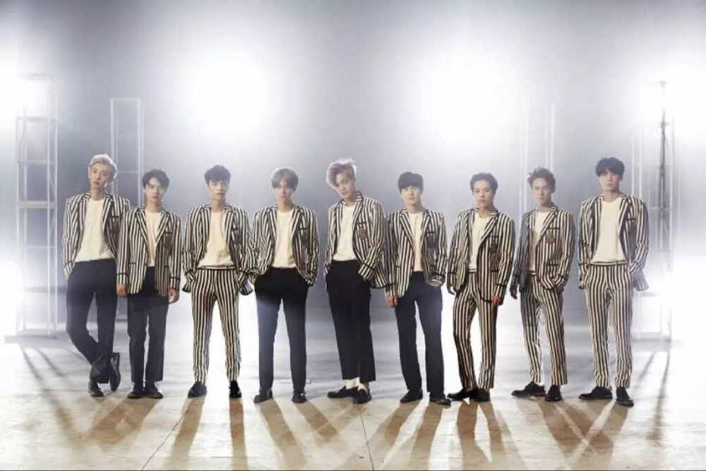 EXO LOVE ME RIGHT 专辑图片