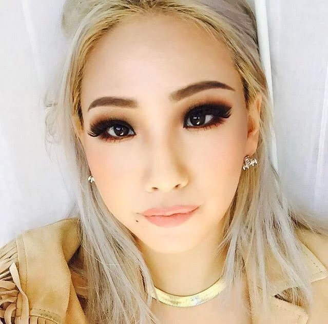 YG 2NE1 CL 李彩麟 #0714#INS更新 女王刚拔完智齿，其实照片有一点点不像啊