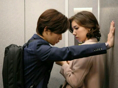 明天不上班 加加见 壁咚