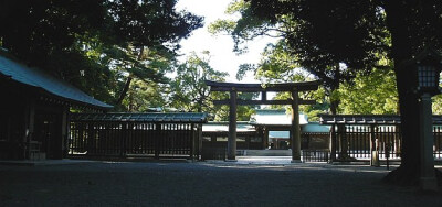 龙族里的那些地方 4.26日 和sakura去明治神宫，有人在那里举办婚礼