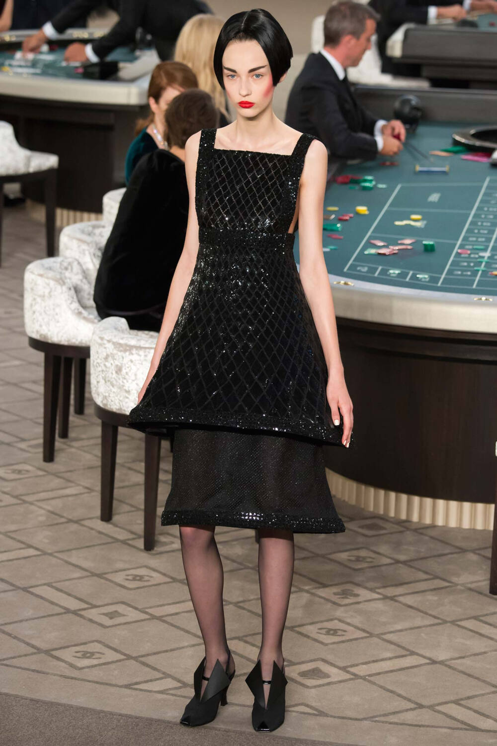 香奈儿2015秋冬高定秀于7月7日在巴黎大皇宫举行 look 43