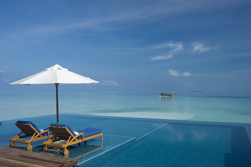 海景泳池— 康拉德马尔代夫伦格里岛酒店 - 马尔代夫 Conrad Maldives Rangali Island – Maldives