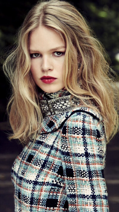 超模Anna Ewers