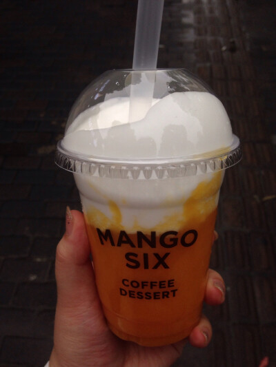 #饮料外貌控#mango six 芒果椰奶 芒果很新鲜 椰奶很好喝