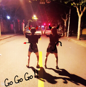 我从橘黄色的灯光里走来，心上落满了厚厚的温暖。