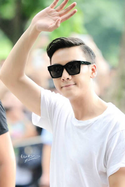 BB：大家好，今天周末哦，窝滴吕皇要开心哦。(图源见1ogo)