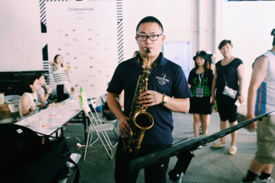 行走的艺术家 空降现场 为你带来如夏日么么茶般的凉爽与愉悦