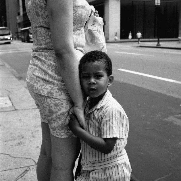 薇薇安·迈尔(Vivian Maier)(1926年2月1日- 2009年4月21日)，美国业余街头摄影师， 出生在纽约，在法国长大，后回到美国，一个在芝加哥工作了40年的保姆，她的作品并不为人所知，直到他们被一个当地的历史学家，约翰马鲁夫在2007年发现。此后她的摄影作品被广泛引用和研究，并获得一致首肯。她的故事被刊登在世界各地的各大报纸上。2010年，她的摄影作品在芝加哥现代艺术中心MOMA展出。2013年，马鲁夫和查理·西斯科尔(Charlie Siskel)共同执导了一部新的纪录片:《寻找薇薇安·迈尔》(Finding Vivian Maier)，这部影片于2014年3月底开始在美国的