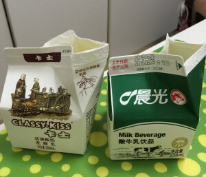 真的是喝着「晨光酸奶」长大的，最爱晨光！从有记忆开始，送酸奶的叔叔每天三罐送到家里来，从两块五涨价到四块九。庆幸的是，味道始终如初。