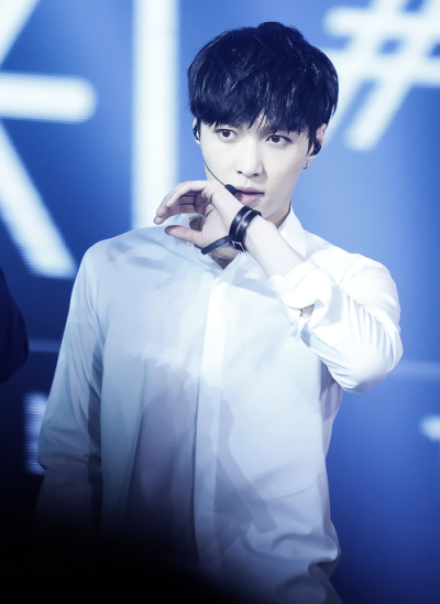 张艺兴 LAY