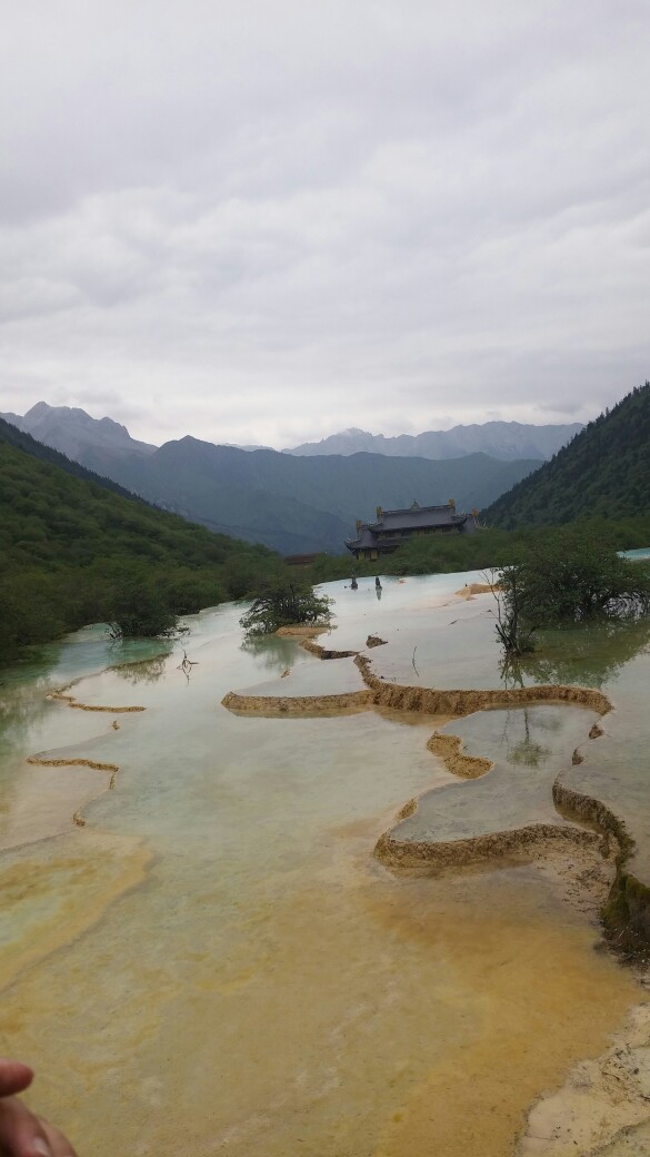 更喜欢那个水中建筑