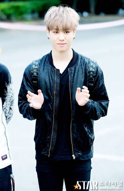 两只小爪子，一秒变傻缺