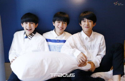 TFBOYS 王俊凯，王源，易烊千玺，希望三只能一直这么开心下去