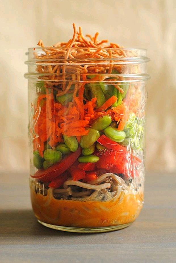 Salad in a Jar：这样好看又美味的罐装沙拉才有动力坚持吃下去 作者 adaymag