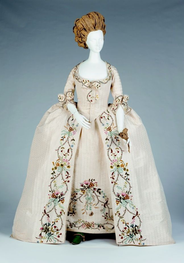 18世纪60年代英国提花丝织物以及丝绸刺绣礼品套装,1987c