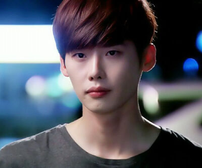 李钟硕（이종석 Lee Jongsuk），1989年9月14日出生于韩国京畿道龙仁，处女座，血型A型，身高186cm，体重68kg，毕业院校为建国大学电影艺术系 韩国演员、模特 称号：模特muse、国民初恋、国民守护君 特长：跆拳道黑带…