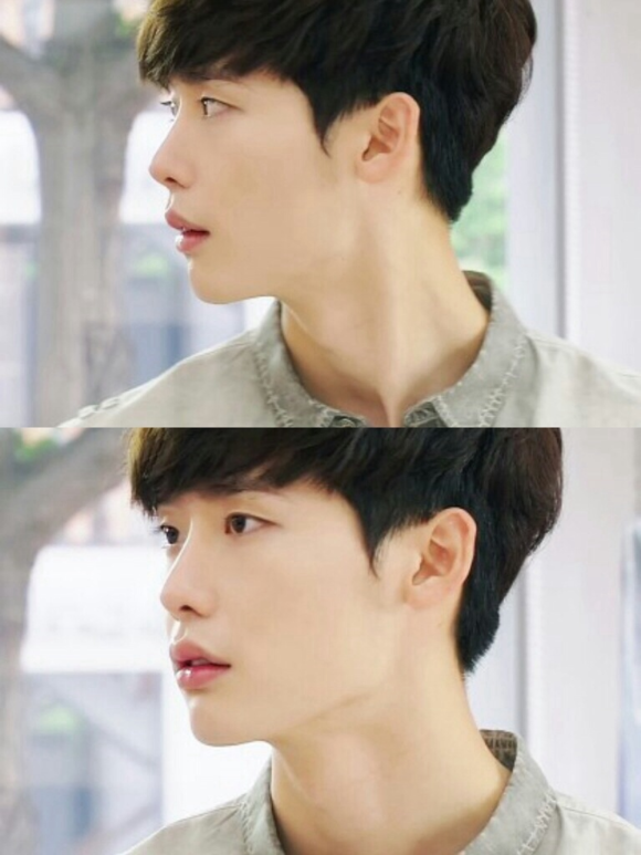 李钟硕（이종석 Lee Jongsuk），1989年9月14日出生于韩国京畿道龙仁，处女座，血型A型，身高186cm，体重68kg，毕业院校为建国大学电影艺术系 韩国演员、模特 称号：模特muse、国民初恋、国民守护君 特长：跆拳道黑带四段，粉丝名称：With J.S ， 泪痣美男啊