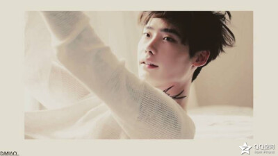 李钟硕（이종석 Lee Jongsuk），1989年9月14日出生于韩国京畿道龙仁，处女座，血型A型，身高186cm，体重68kg，毕业院校为建国大学电影艺术系 韩国演员、模特 称号：模特muse、国民初恋、国民守护君 二硕 特长：跆拳…