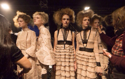 Alexander McQueen F/W 2015 Paris - Backstage.暗夜盛开的花.