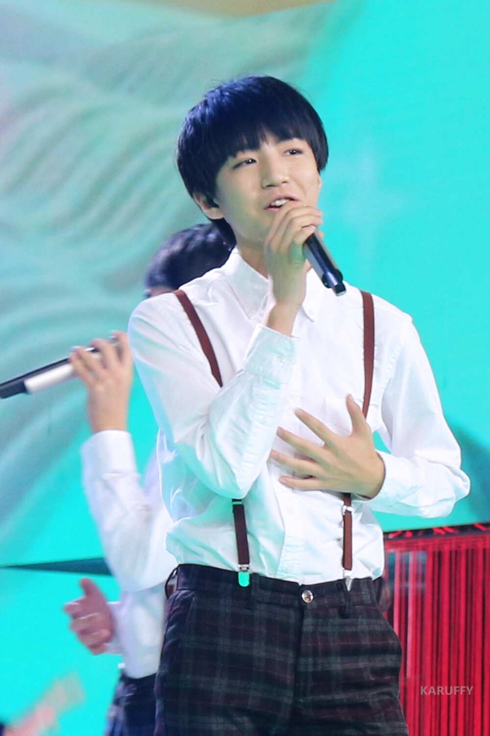 #王俊凯# #TFBOYS王俊凯# #TFBOYS# 150528六一晚会 cr：说好的karry呢