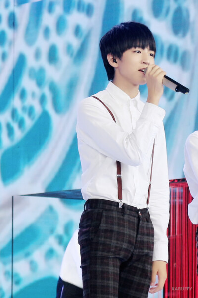 #王俊凯# #TFBOYS王俊凯# #TFBOYS# 150528六一晚会 cr：说好的karry呢