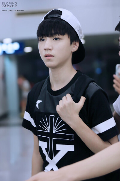 #王俊凯# #TFBOYS王俊凯# #TFBOYS# 150622 北京至重庆 cr：ElopingKarRoy