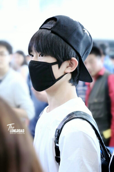 tfboys易烊千玺，帅气的少年，Cr:见logo