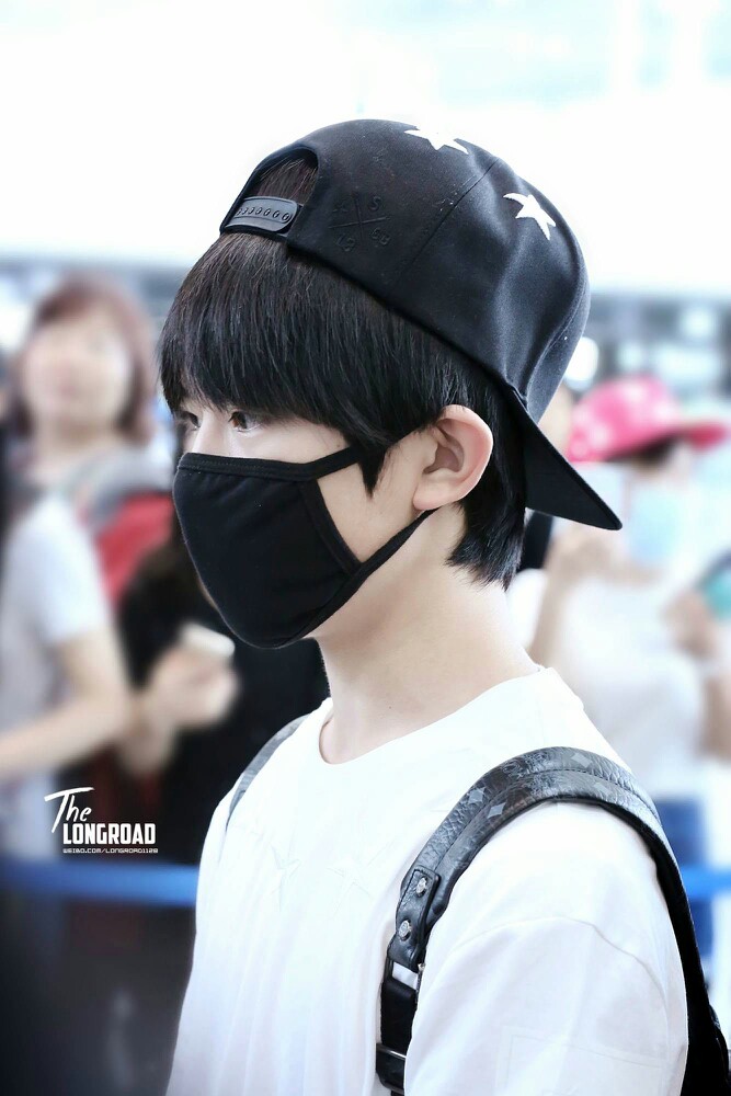 tfboys易烊千玺，帅气的少年，Cr:见logo