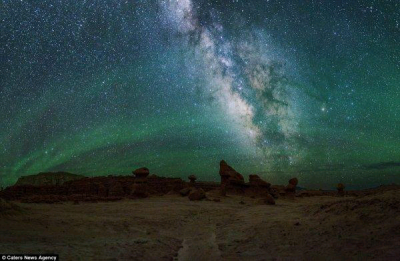 同时拍到活火山、月球和银河系 作者 卧月眠海 为了捕捉到这一生难有一次的全景照，26岁的Shane将23个单独的画幅合在了一起，每个镜头的快门也都开了足足15秒——尽可能多的让光线进入镜头。俄亥俄州的Shane也曾游遍…