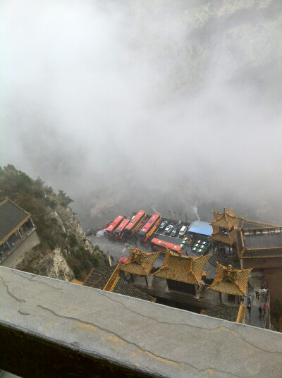 云雾缭绕啊，有种仙境的感觉~