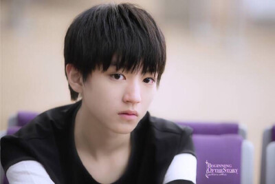 #王俊凯##TFBOYS王俊凯#省电模式的俊凯。仙气飘飘。crlogo