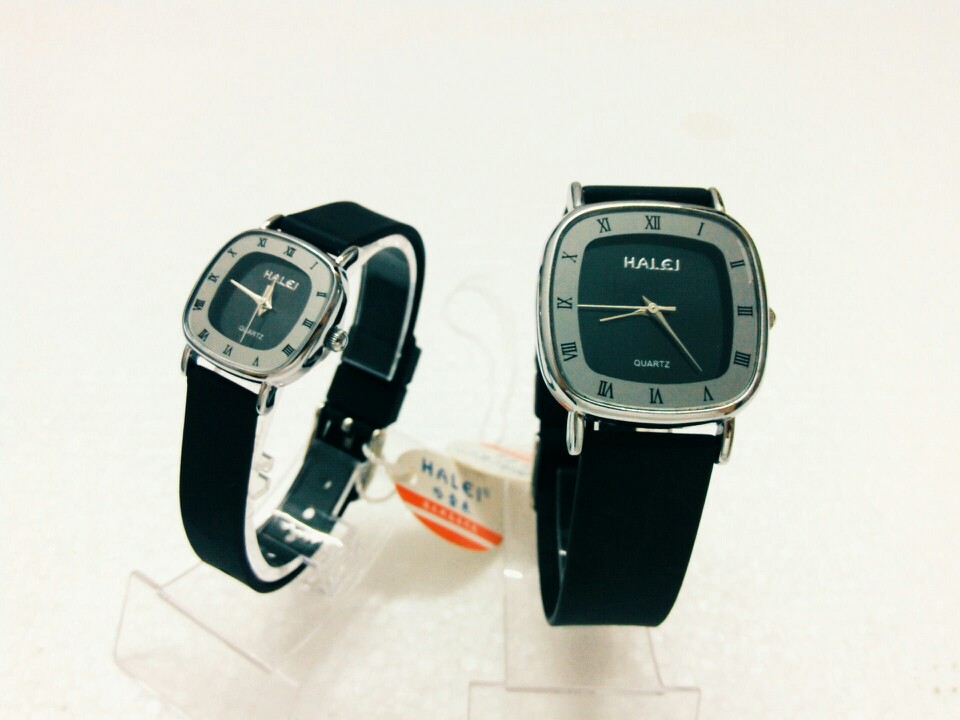 时尚、可防水手表。