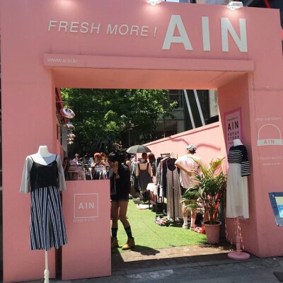 韩国 FRESH MORE AIN 露天服装店,有机会约上闺蜜一起去,就是要你们买断手的节奏