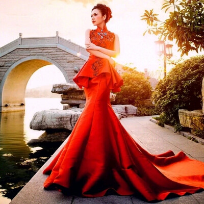 中国红修身新娘结婚纱敬酒服 长款鱼尾红色晚礼服！