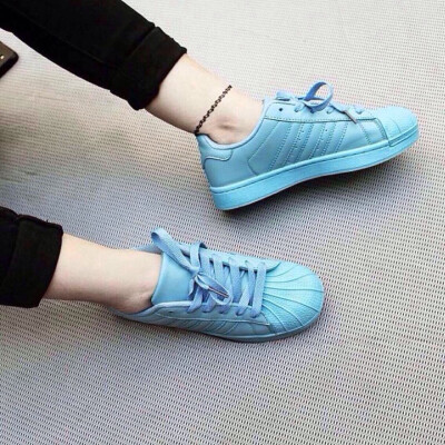 阿迪的浅蓝色贝壳 有没有让你动心 反正我是动心了 哈哈～