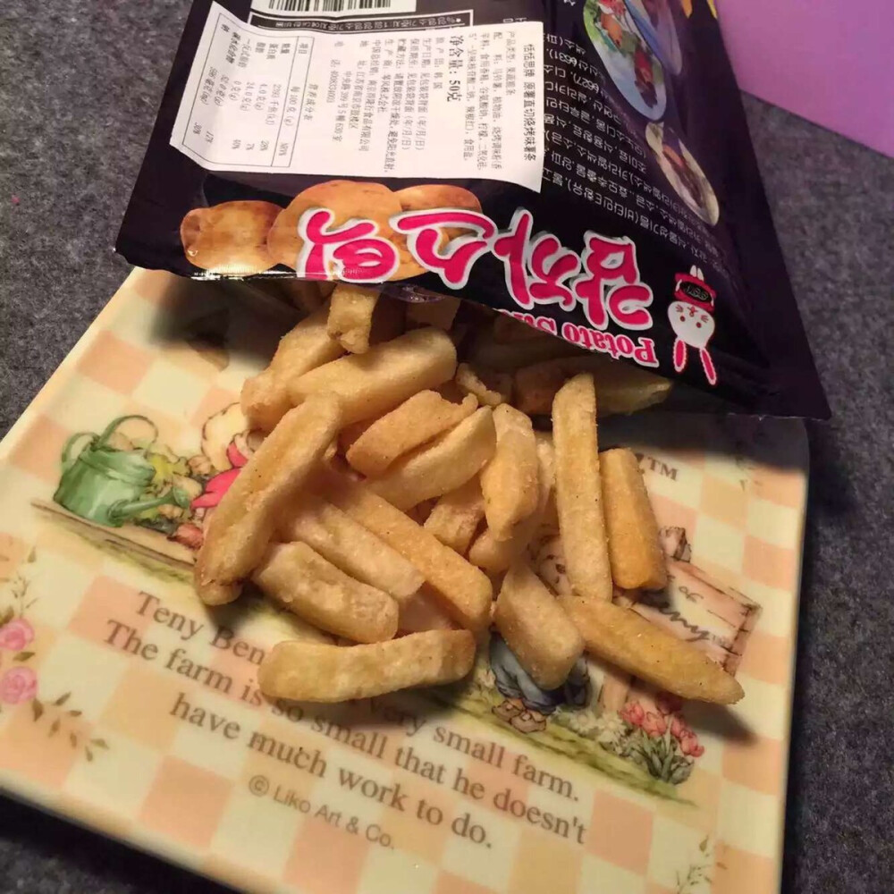 又是一款爆款薯条 这次是烧烤味儿哟 还有原味韩国原切烧烤味薯条～脆脆的咸咸的❤️我自己最爱吃咸口的东西 所以卖的这几款薯条我都超爱， 推荐。