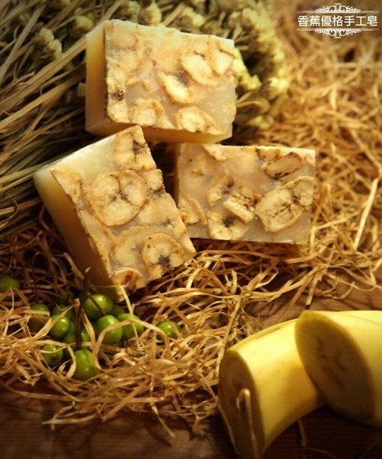 菠丹妮/Botanicus 菠丹妮是全球独家的“天然花草果皂”制造商。在捷克地位犹如熊猫在中国的地位。英国许多皇室成员都爱用它。它的原料都来源于自家的300多公顷的有机花园。其最神奇的魅力是将花草果的活力完全封在产品中。而它家的每一个手工皂，都可看到新鲜花草果正沉睡在皂皂中同时还都有独特的疗效，可以帮助不同的朋友解决肌肤的问题。其弥漫的香气就是对600多年的古老工艺技术和纯天然、纯有机植物成分的礼赞。官网：http://www.botanicus.com 国内官网：http://www.botanicus.cn