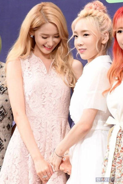 少女时代 允儿，泰妍