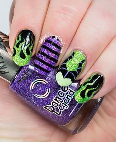 definitelymeg: “PANZ CHALLENGE: IT’S A KIND OF MAGIC This is my entry for the latest PANZ challenge, where we were given the option to do a mani based on either light magic or dark magic. Such a fun...